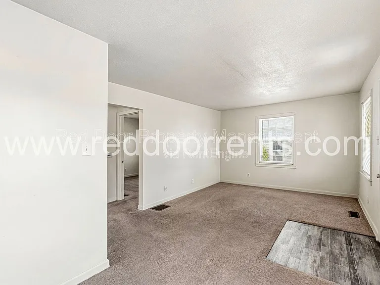 1742 N Whittier Pl — Photo 9