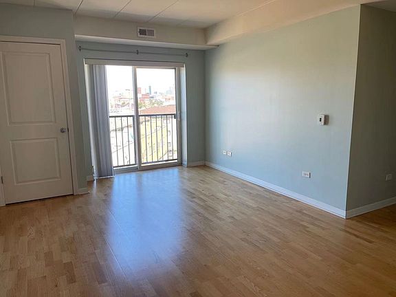 3rd image of 2272 S Archer Ave Unit 5I