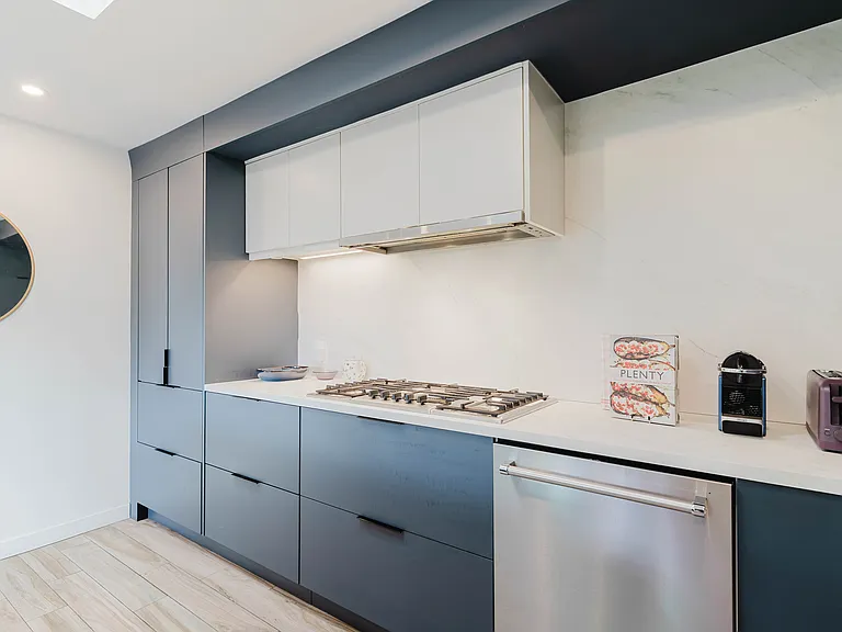 3605 Kelton Ave — Photo 15