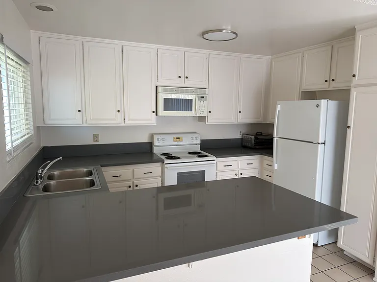 3652 Clairemont Dr #1D — Photo 7