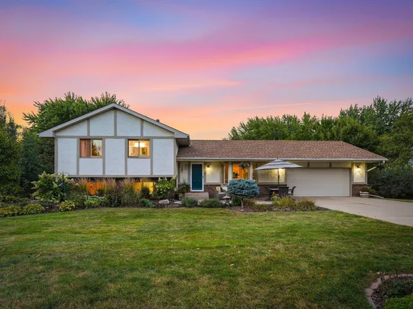2080 Kelzer Pond Dr, Victoria, MN 55386