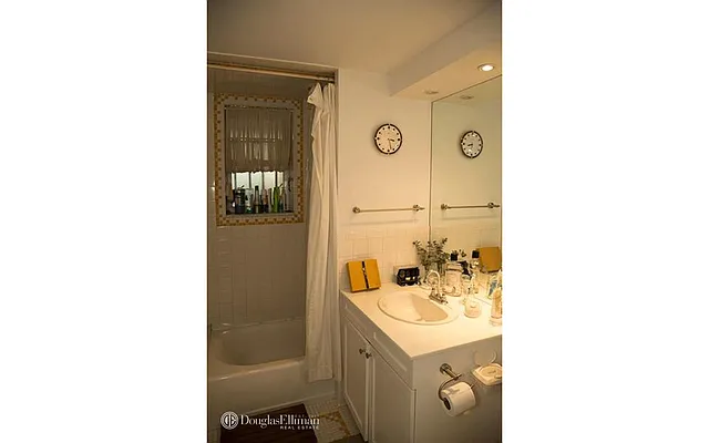 Rented by Douglas Elliman | media 14