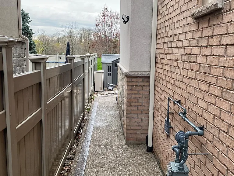 137 Spring Azure Cres #BASEMENT — Photo 3