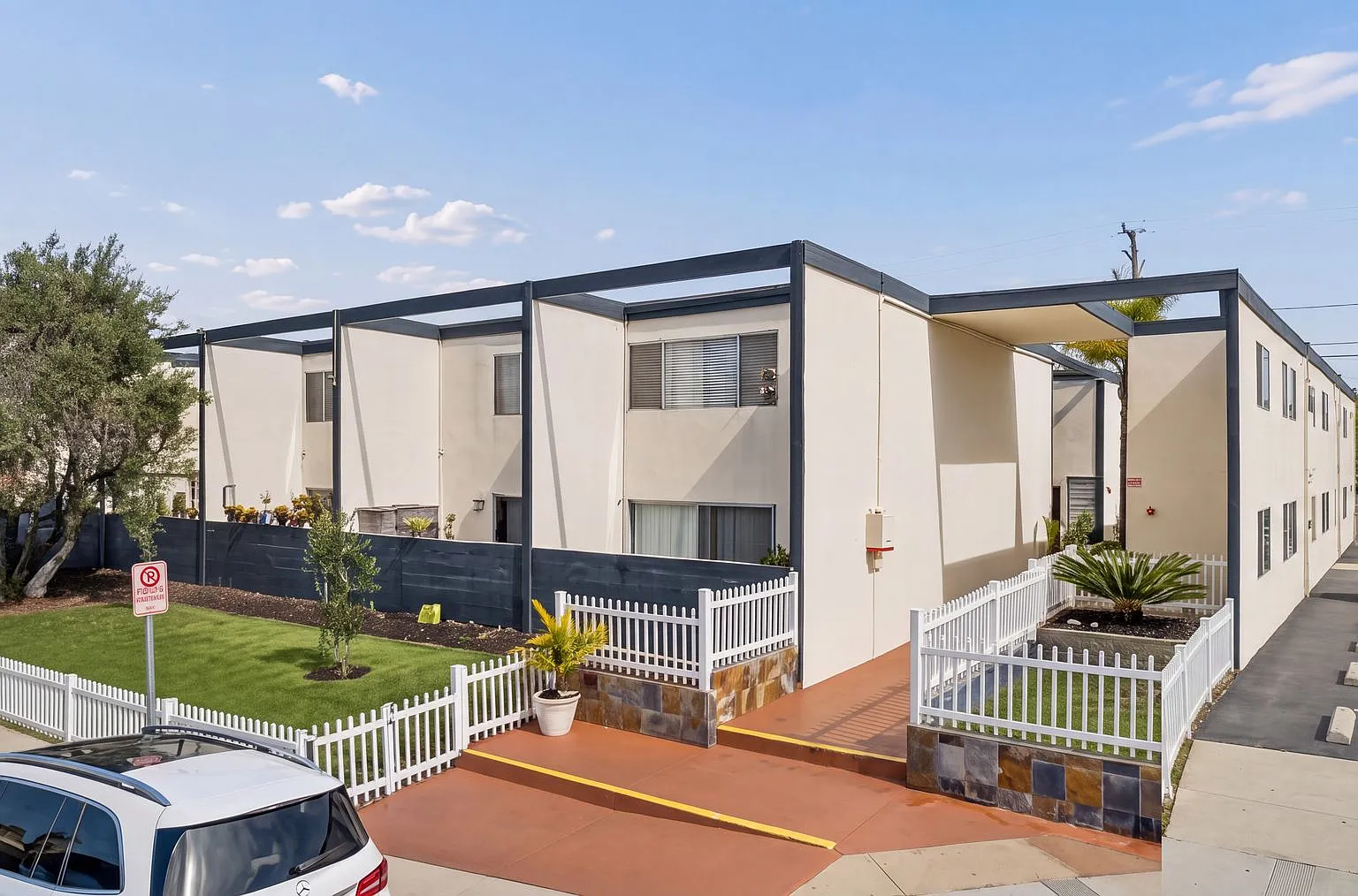 Oceanaire Townhomes — Photo 2
