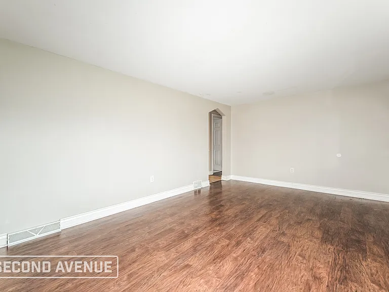 1003 Locust Dr — Photo 11