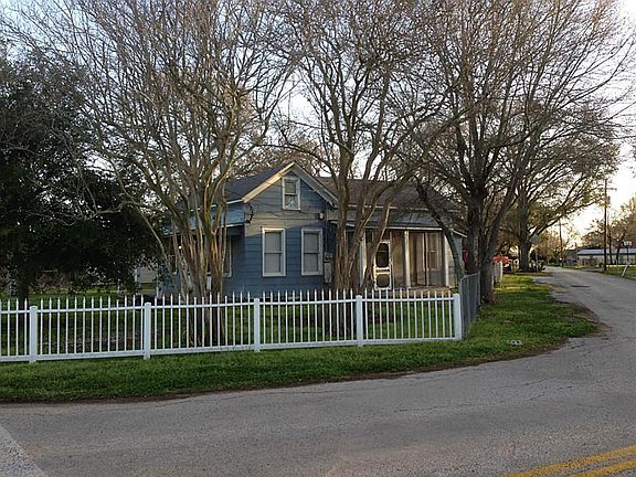 3rd image of 830 Silliman St