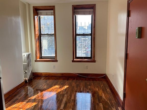 3rd image of 631 Sterling Pl #1RR