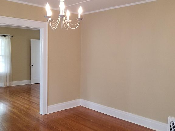 4th image of 136 Durston Ave Floor 1