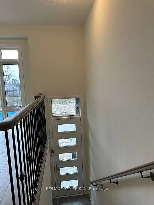 4 bed, $2,800 — Photo 2