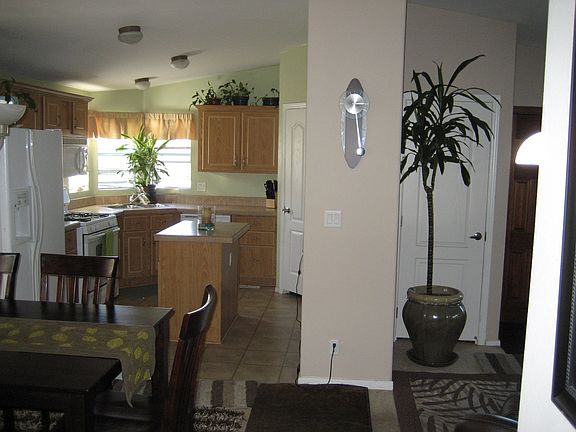 Kitchen/Entry