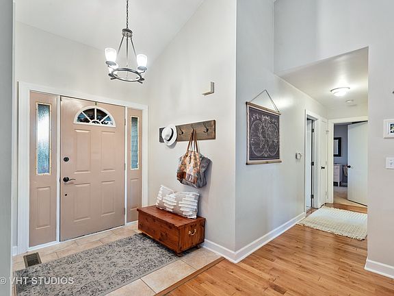 2nd image of 424 Dogwood Ln