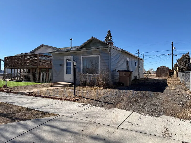 2 bed, 1.0 bath, 720 sqft, $1,149 — Photo 1