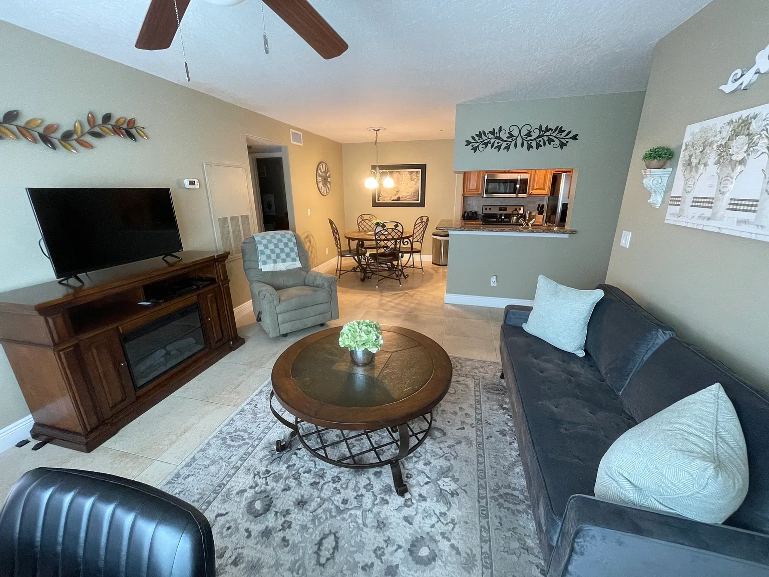 7667 N Wickham Rd — Photo 3