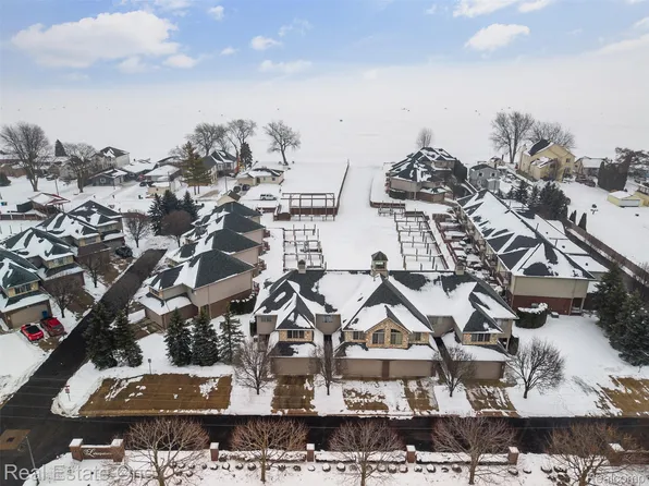 47630 Lorie Ln, Chesterfield, MI 48047