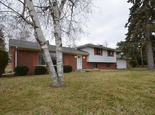 6077 Wedgewood Dr, Grand Blanc, MI 48439