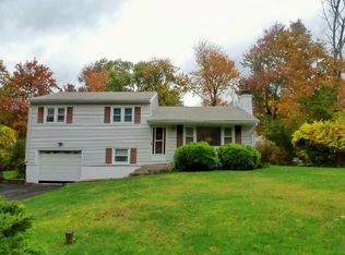 4 Little John Ln, Danbury, CT 06811