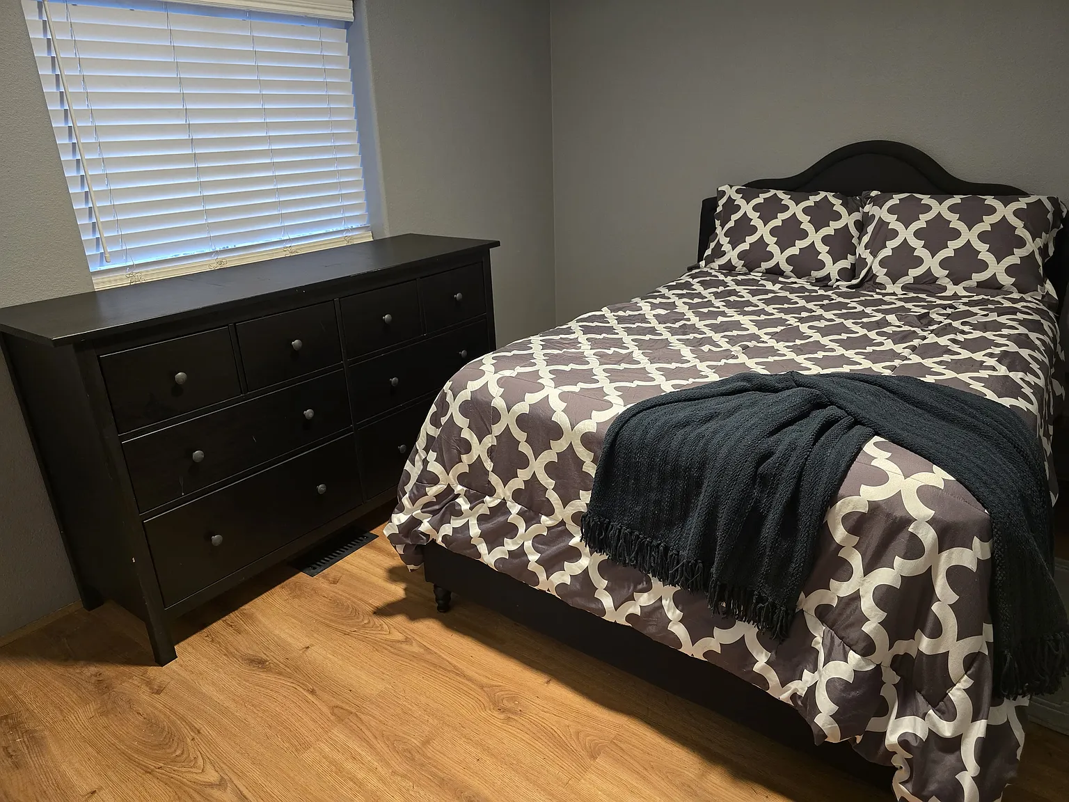 3 bed, 1404 sqft, $1,000 — Photo 2