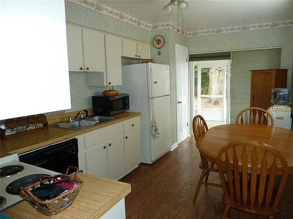 2nd image of 4911 Holiday Dr