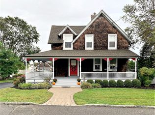 30 Marvin Ln, Islip, NY 11751