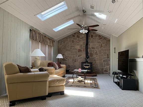 3rd image of 101 Driftwood Ln