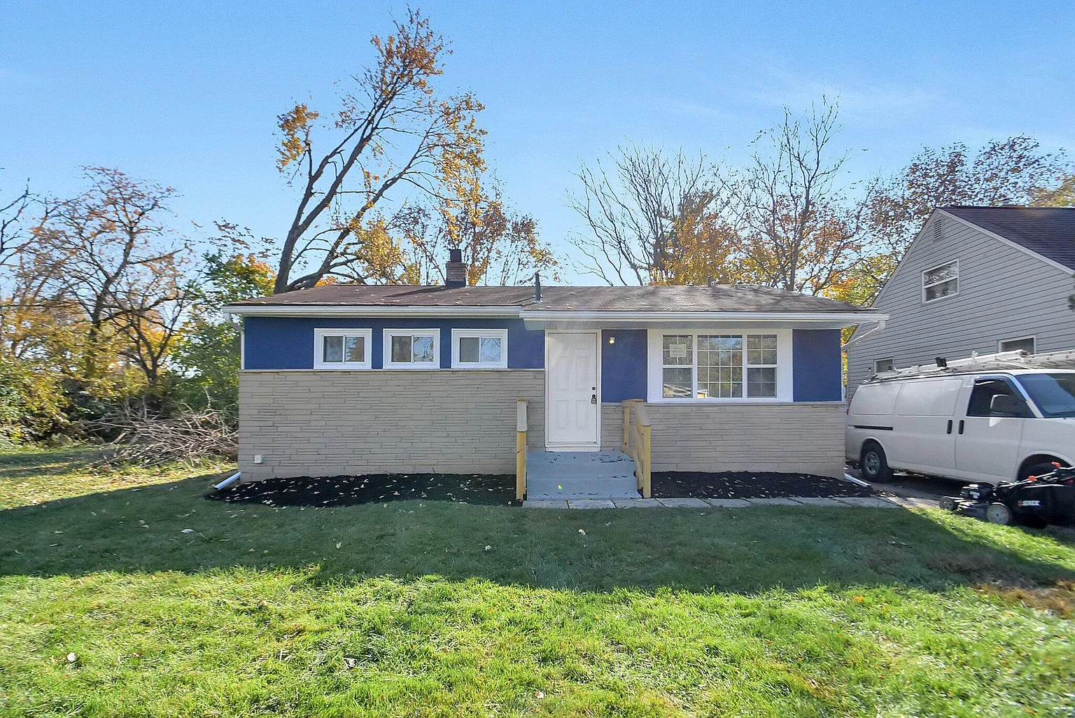 1001 Loretta Ave photo 1