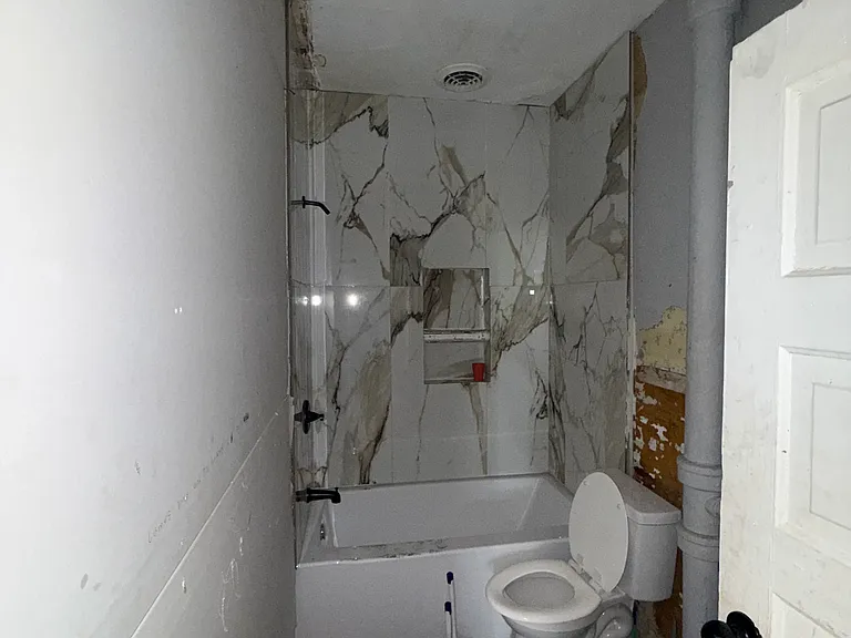 1828 E Main St — Photo 7