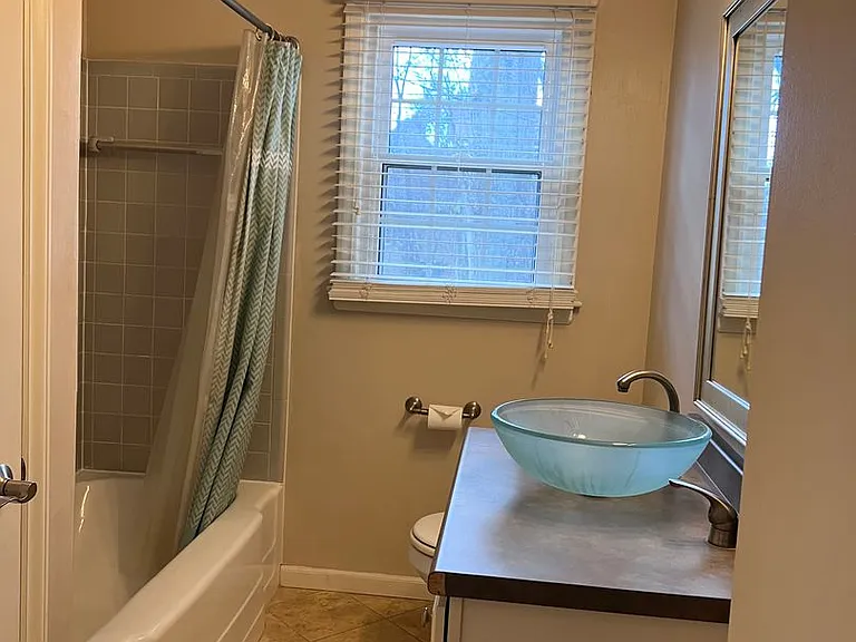 1552 Woodlawn Ave SE — Photo 12