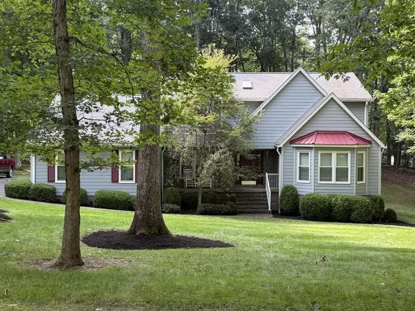1213 Lake Dr, Daniels, WV 25832