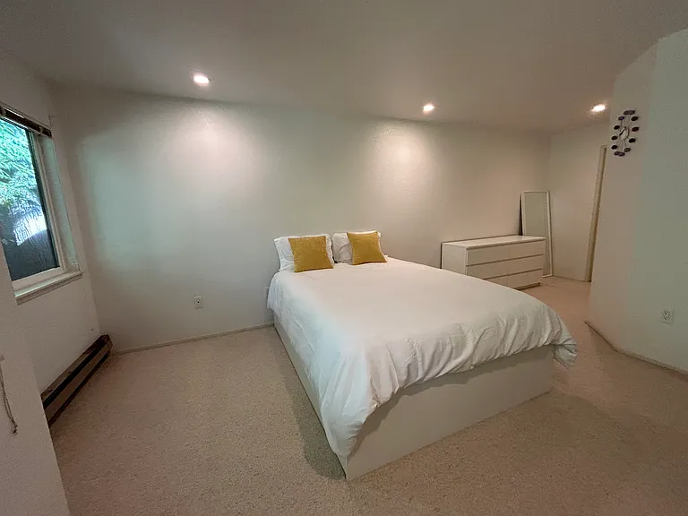 1270 Bellevue Way NE #4 — Photo 10
