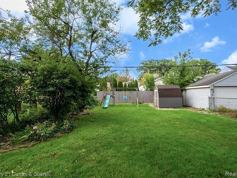 523 E Farnum Ave — Photo 36