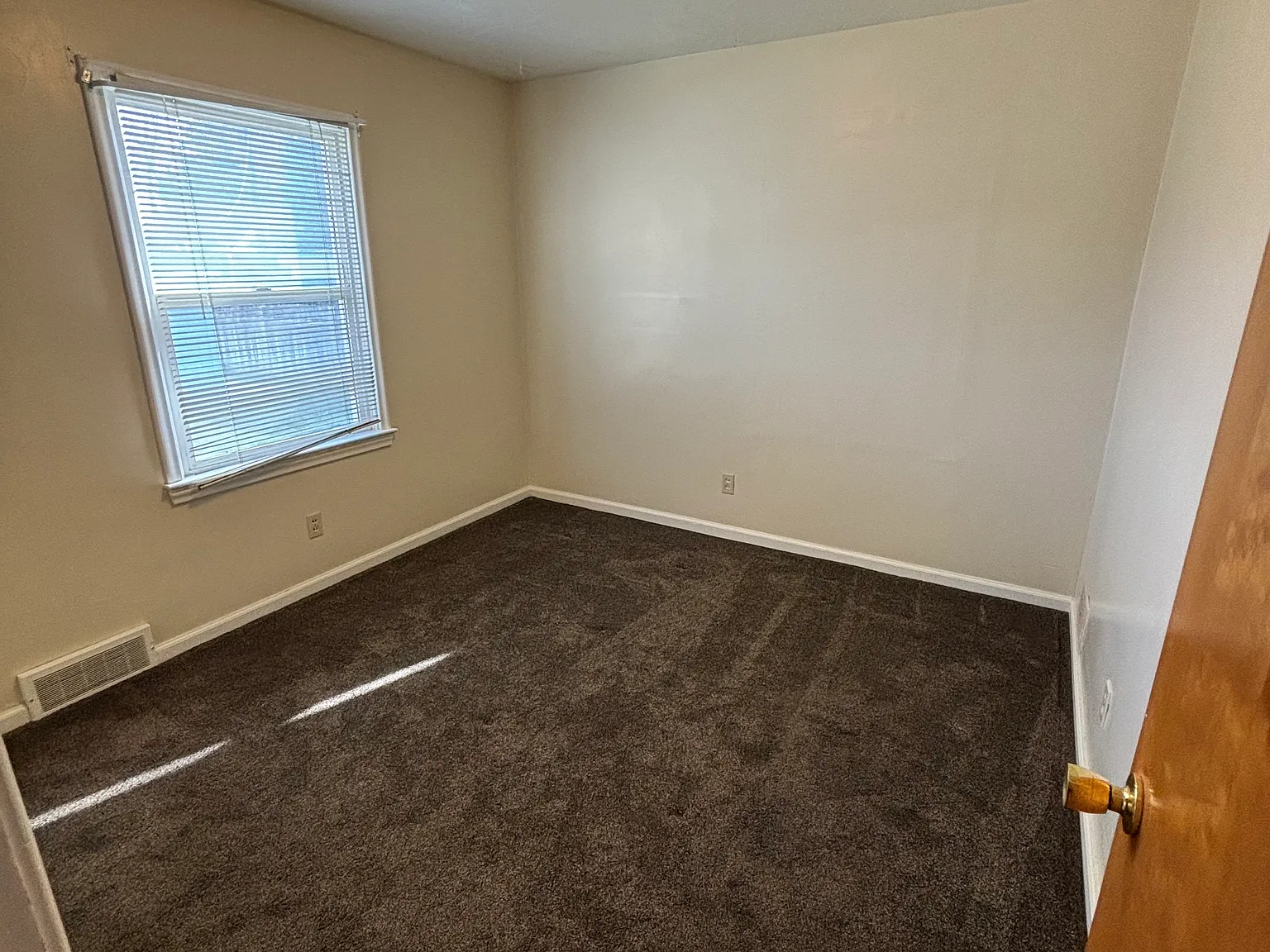 4 bed, 1500 sqft, $1,650 — Photo 3