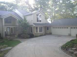 100 Teggerdine Rd, White Lake, MI 48386