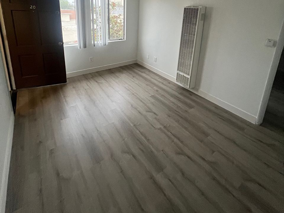 2nd image of 5925 Crenshaw Blvd #20