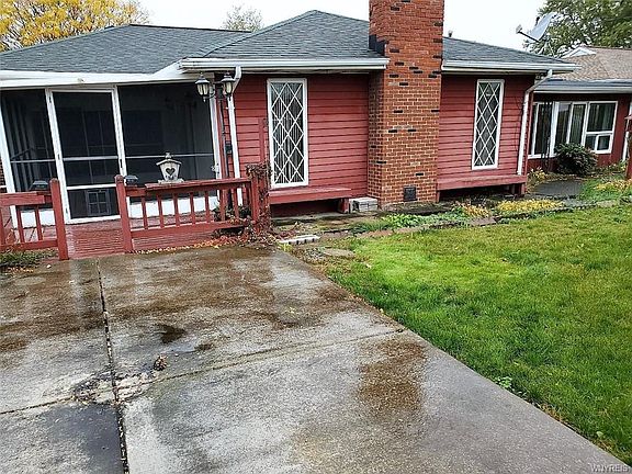 3rd image of 6 Dennis Ln