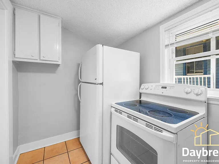 112 E Anderson St — Photo 8