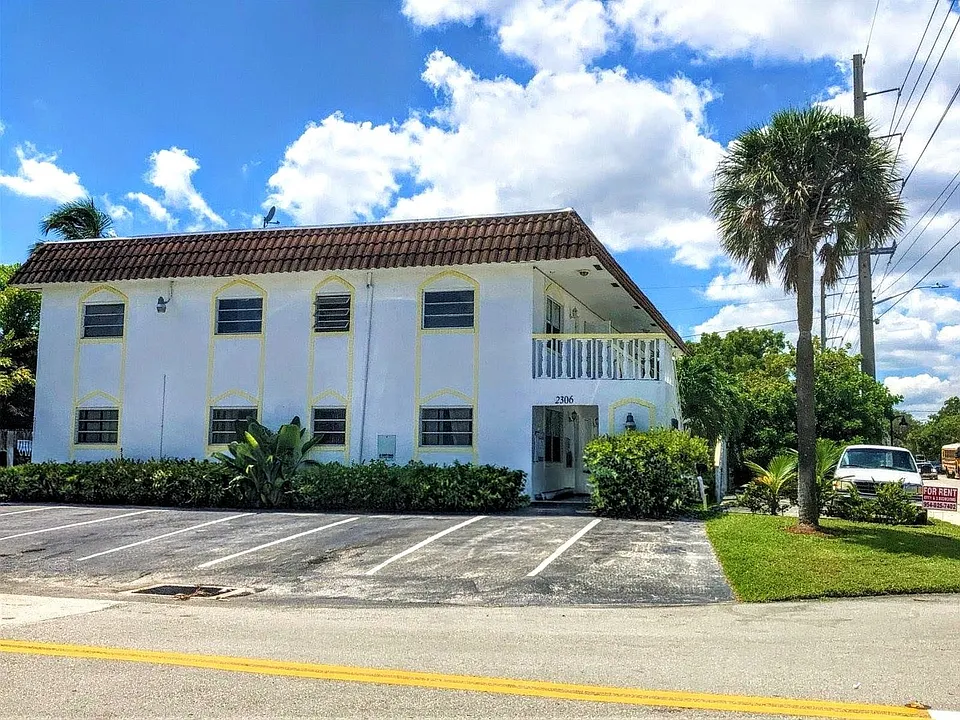 2306 NW 9th Ave