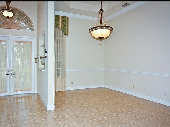 Entrance, dining room