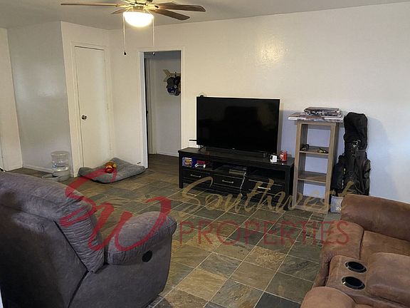 2nd image of 930 N Mesquite St