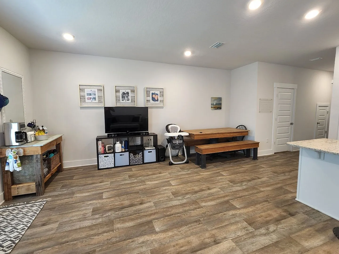 Convenient Location! Beautiful 3/2.5 Townhome w/ Pool Community! — Photo 3