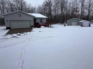 745 Wolverine Dr, Gladwin, MI 48624