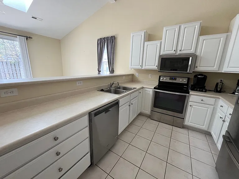 5006 Carleton Dr #113 — Photo 10