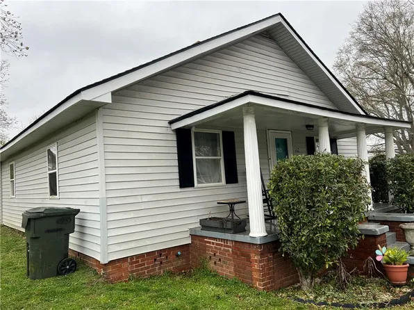 102 Bannister St, Easley, SC 29640