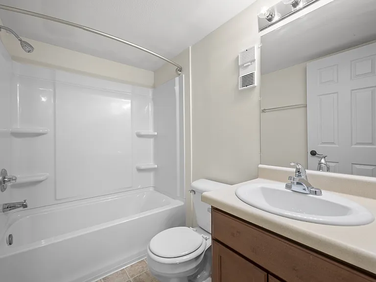 2900 W War Memorial Dr — Photo 7