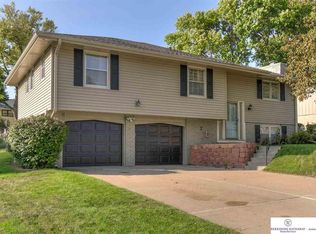 13980 William Cir, Omaha, NE 68144