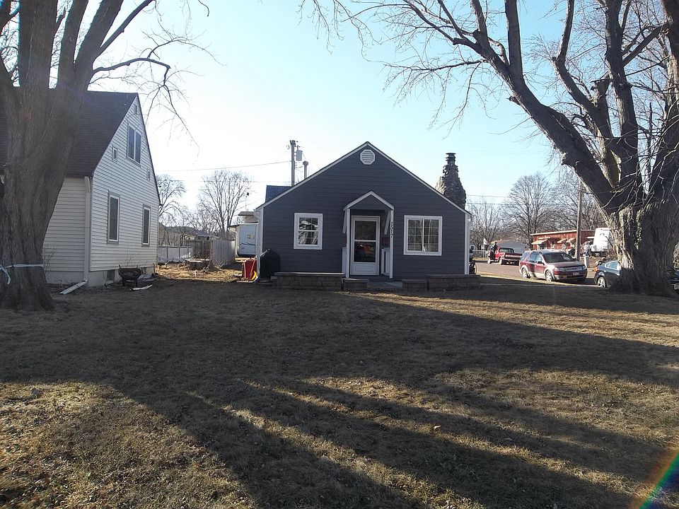 1st image of 1517 College St