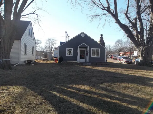 1517 College St, Yankton, SD 57078