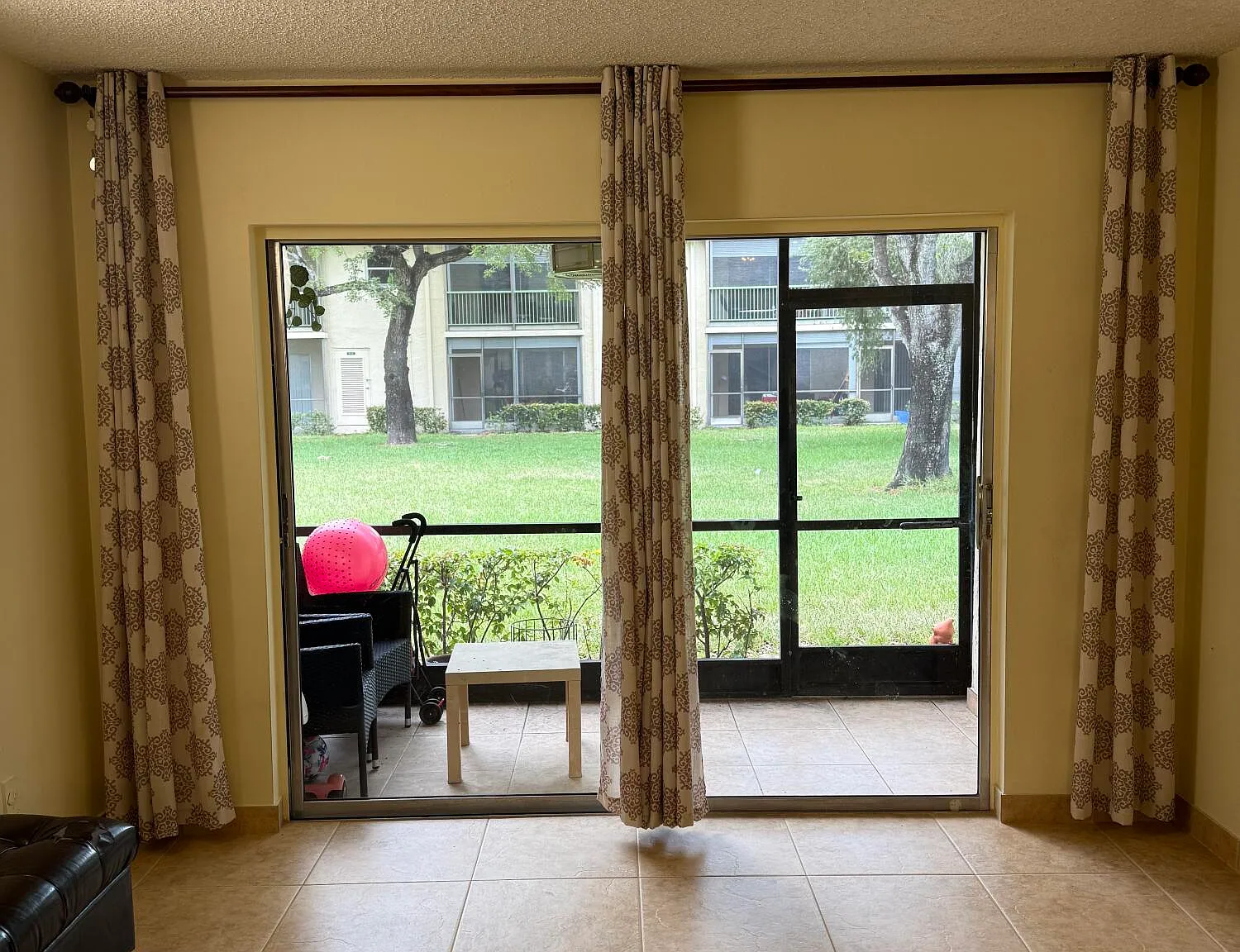 1 bed, 1.5 bath, 690 sqft, $1,600 — Photo 3