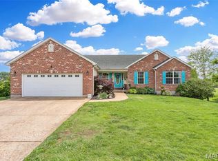 422 Lighthouse Ct, Villa Ridge, MO 63089
