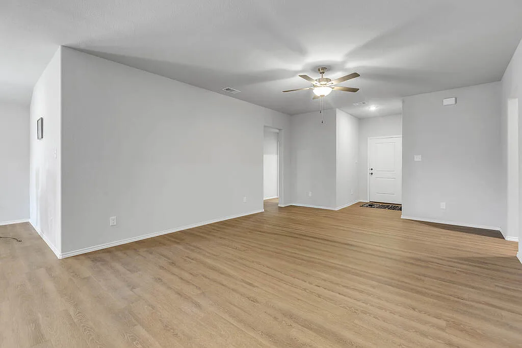 3 bed, 2.0 bath, 1653 sqft, $2,658 — Photo 3