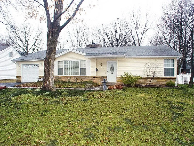 932 Robert Pl photo 1